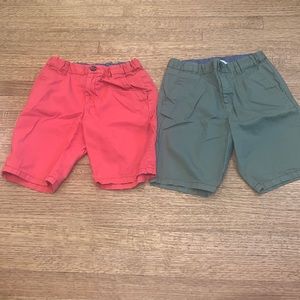 (2) Boys H&M shorts size 8-9 in olive green and Coral pink